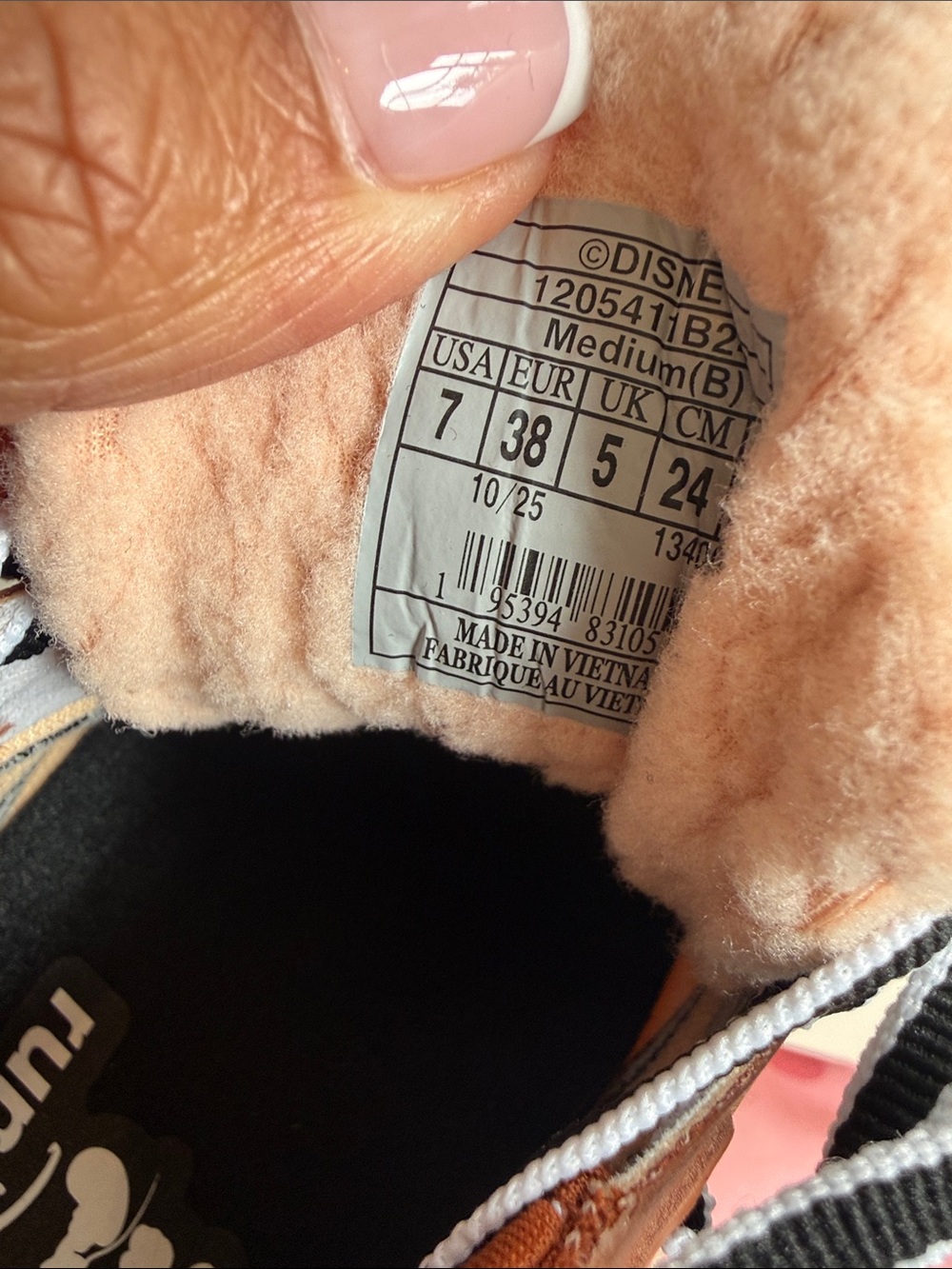 Brooks run Disney chip n dale sneakers size 7 - Picture 10 of 10
